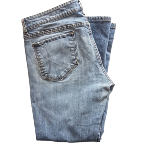 !IT Straight Leg/ Mid/High Rise Light Wash Jeans Size 32 Euc - Picture 1 of 11